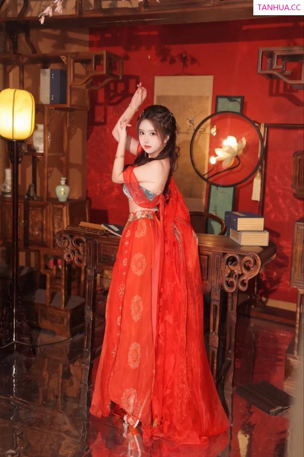   [XiuRen]高清写真图 2024.02.27 No.8146 小薯条nienie 性感美腿第23张图片